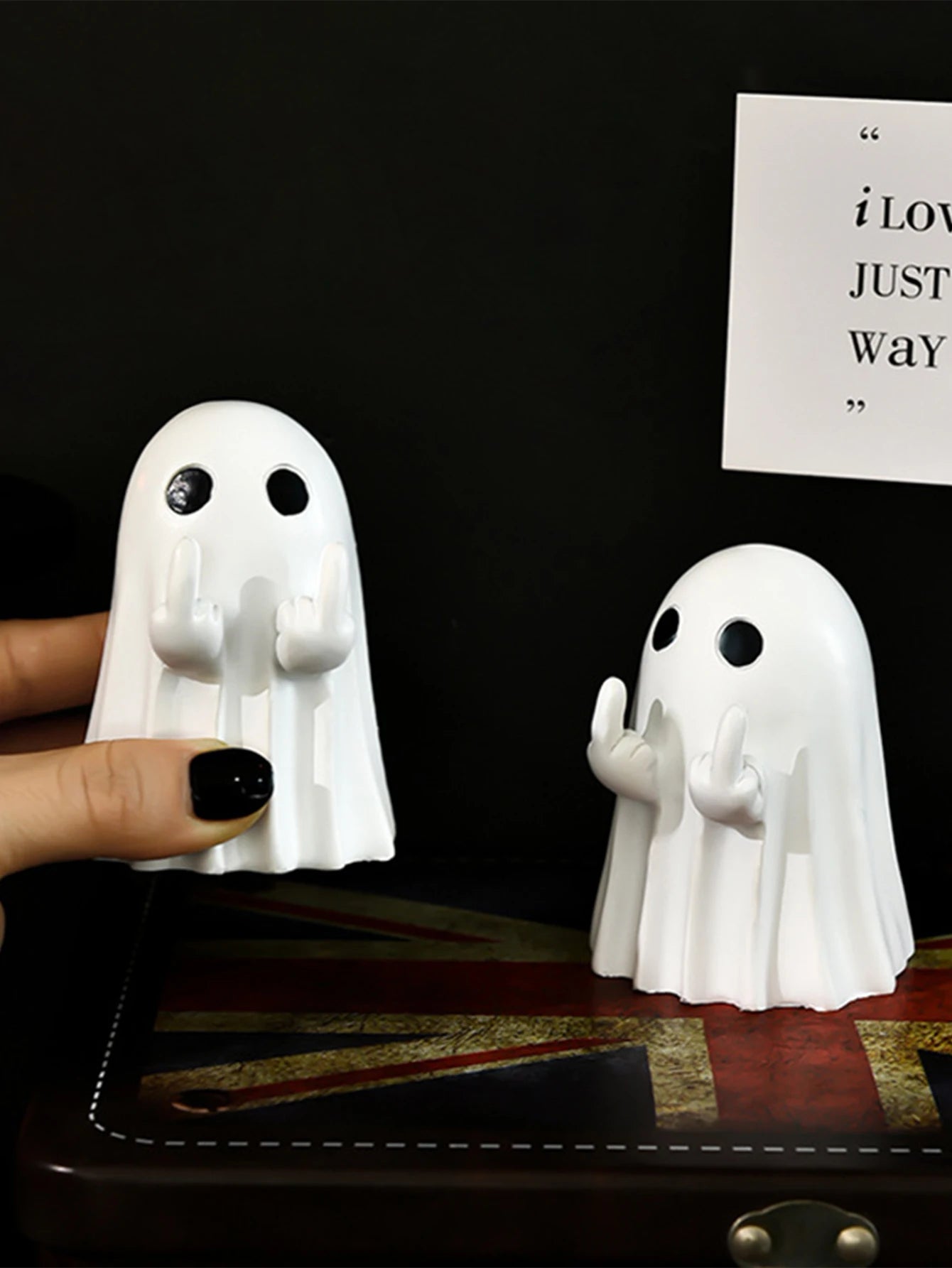 Middle Finger Cute Ghost Statue, Ghosts Small Scary Ghost Figurines, Halloween Home Decorations, Coffee Table Centerpieces Shelf